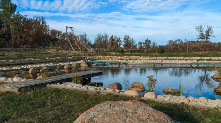 Lago biológico e rede de escalada
