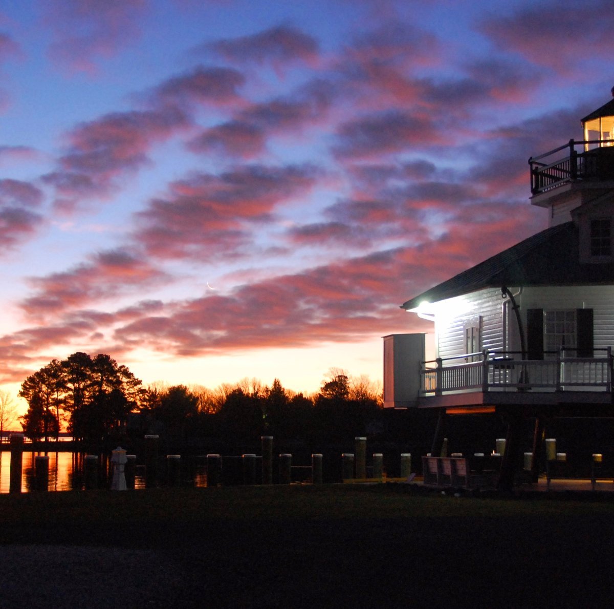 Маяк с бронзовым бюстом. Straits Light. Saint Michaels Maryland things to do.