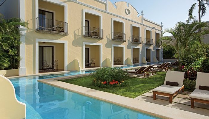 Panoramic view of the Swimout rooms and suites