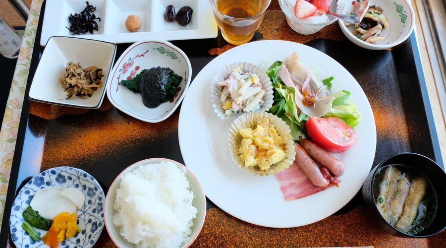 朝食　普通ですが客室風呂付に土曜宿泊14,000円でこれなら満足