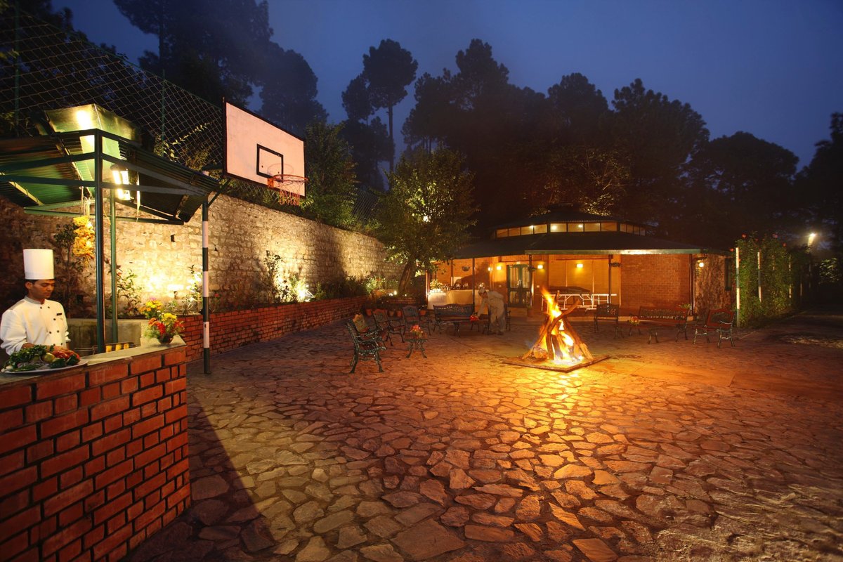 Baikunth Resort Kasauli By Leisure Hotels Parking: Pictures & Reviews ...