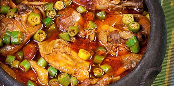Frango com Quiabo especialidade da casa 