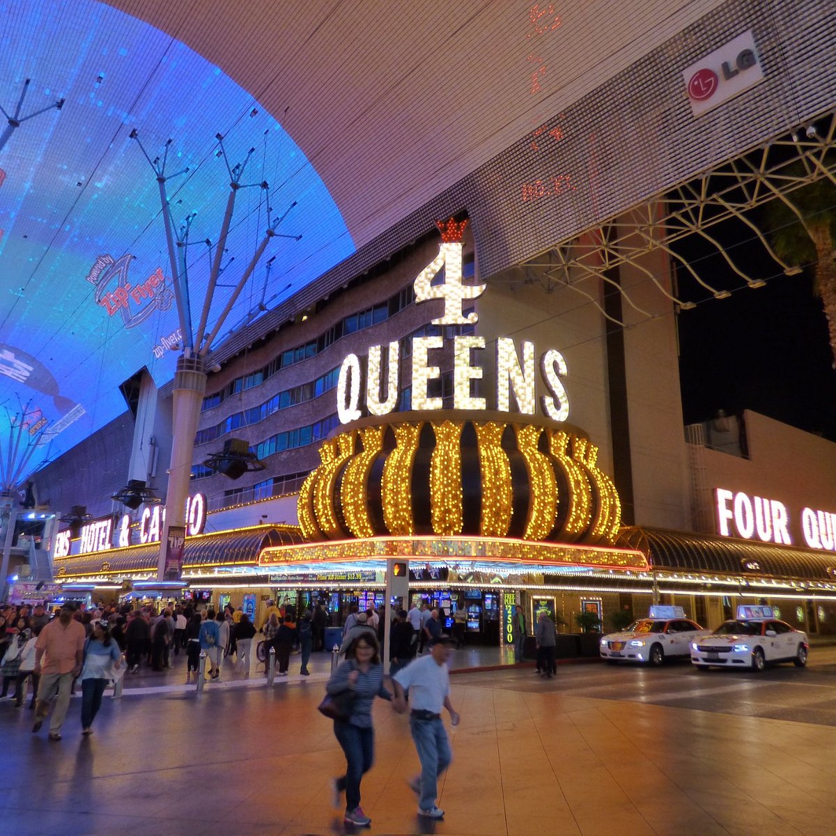 Four Queens Hotel & Casino Лас-Вегас. Лас Вегас 2023. Казино Лас Вегас внутри. Фотозона казино Лас Вегас. Вегас старый оскол