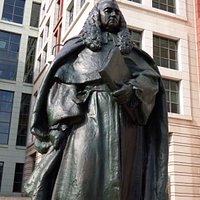 statue