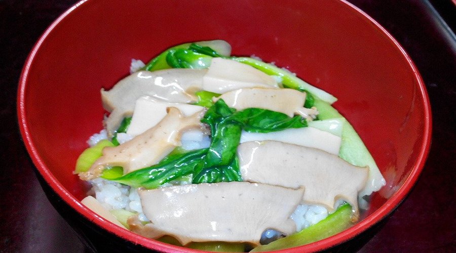 高級中華食材の干しあわびが贅沢に乗った「干しあわび丼」