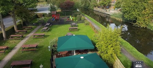 Round Oak Inn Wombourne Beer Garden