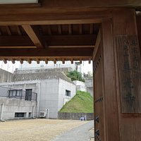 境内は殺風景でした