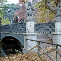 Ponte delle Sirenette in abito autunnale