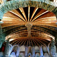 Overall view of central columns and ceiling