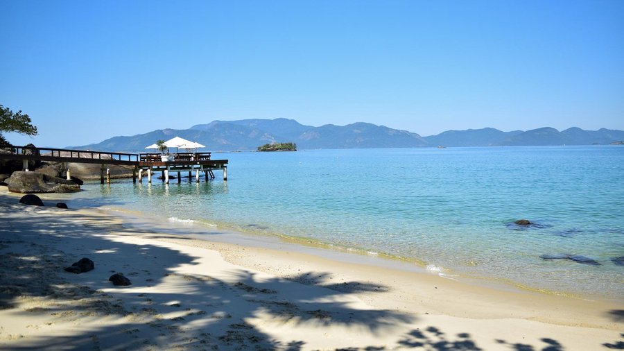 Praia exclusiva a 4km