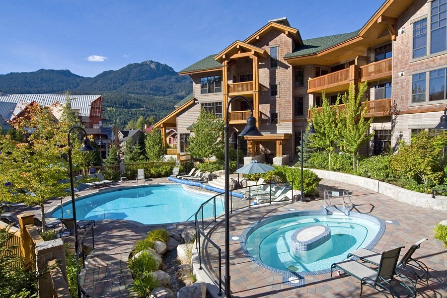 First Tracks Lodge, hotel in Whistler