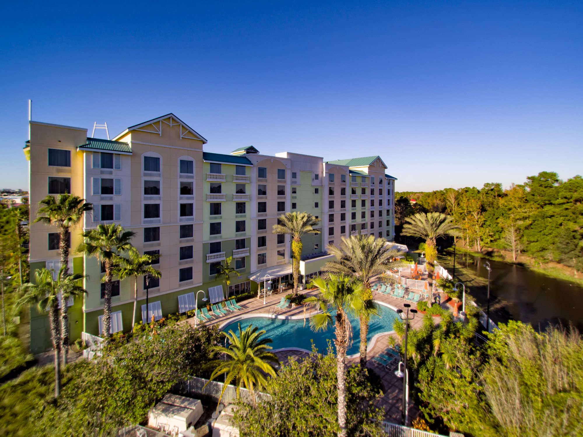 Hotel photo 16 of Comfort Suites Maingate East.