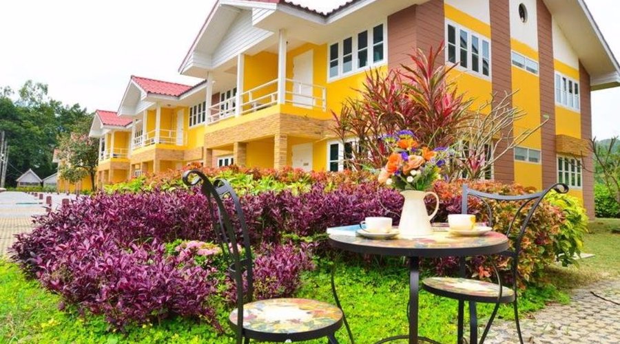 A 2 Storey Townhouse. 2 Bedrooms 2 Bathrooms 1 Living Room