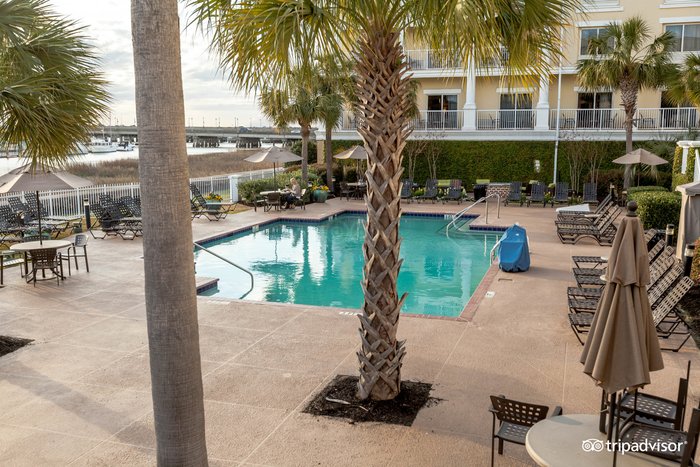 Courtyard by Marriott Charleston Waterfront Pool: Pictures & Reviews ...