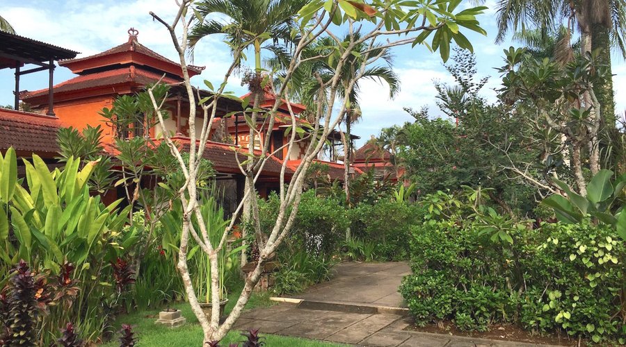 Suly Resort's tropical gardens