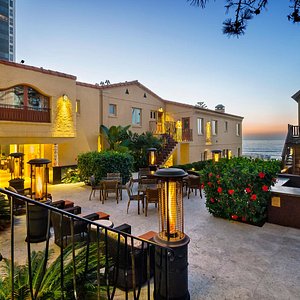 Quintessential La Jolla Pantai Inn Courtyard forever Pacific Ocean views 