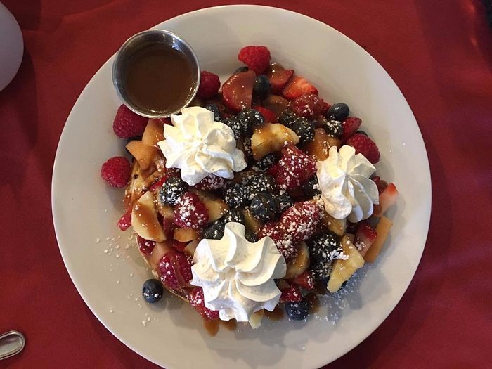 Petit-déjeuner au lit couple : Waffle - On rêve toutes d'un petit-déjeuner  au lit - Elle à Table