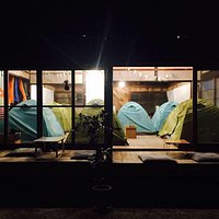 築およそ120年の古民家の中にテントを張って滞在する宿です。