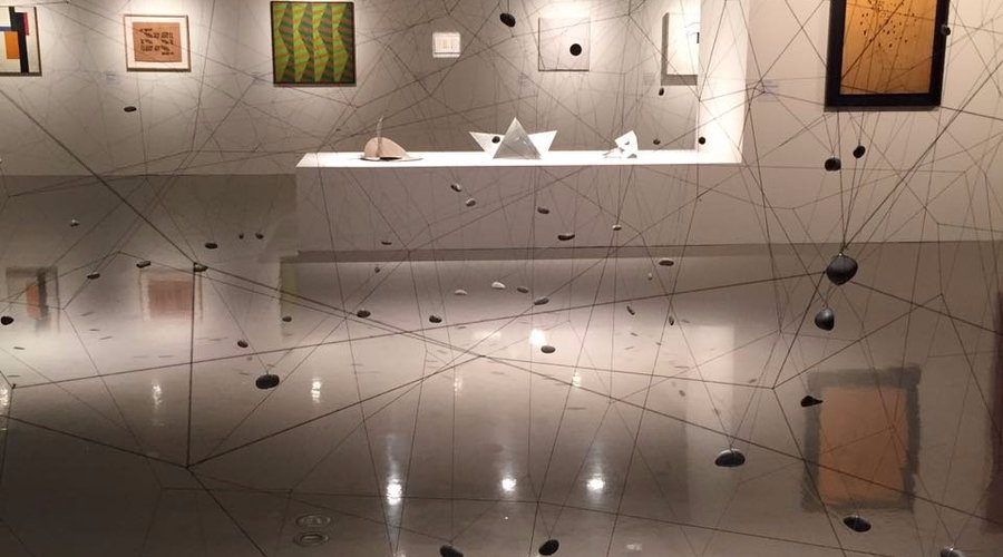Uma das instalações da Exposição Construções Sensíveis