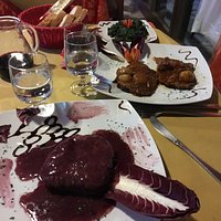 Ottimo tutto, dal servizio, cortesia, cibo!
Stracotto con cipolline, spinaci ripassati, filetto