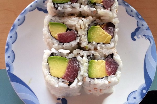 Daiso's super-easy, super-cheap sushi maker lets you make sushi rolls  without rolling anything