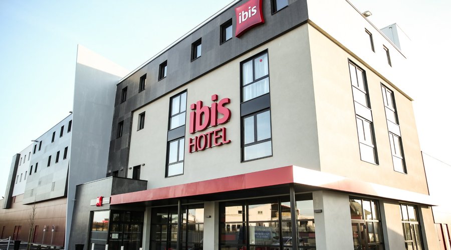 Façade hôtel Ibis Mendes France
