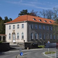 Lessingmuseum am Lessingplatz, mit Stadtbibliothek darüber