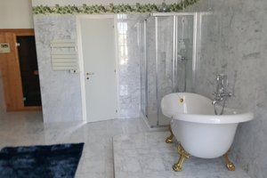 Room & Suite