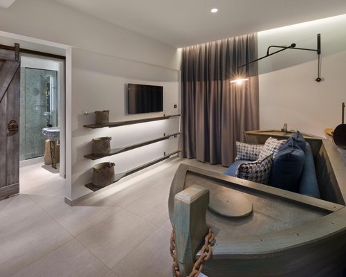 Elakati Luxury Boutique Hotel