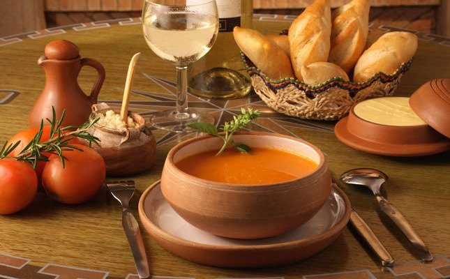 Sopa de Tomate  con queso parmesano