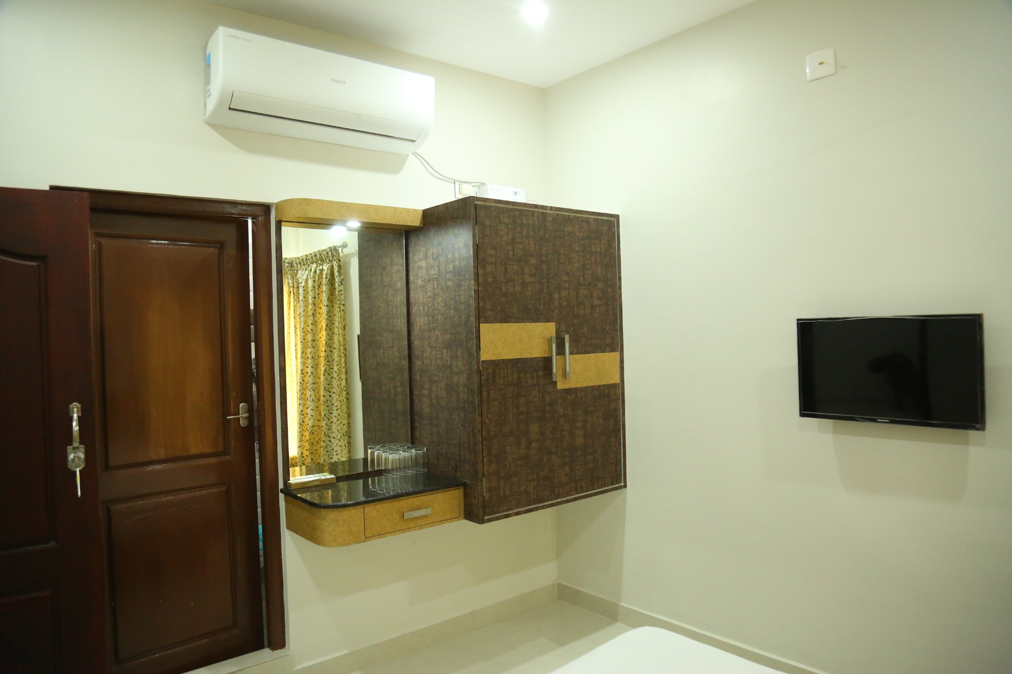 Alakan Residency Rooms: Pictures & Reviews - Tripadvisor