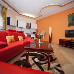 sitting room, fully equipped kittchenette. dining 