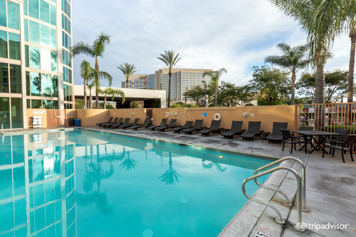 Anaheim Marriott Suites Pool: Pictures & Reviews - Tripadvisor