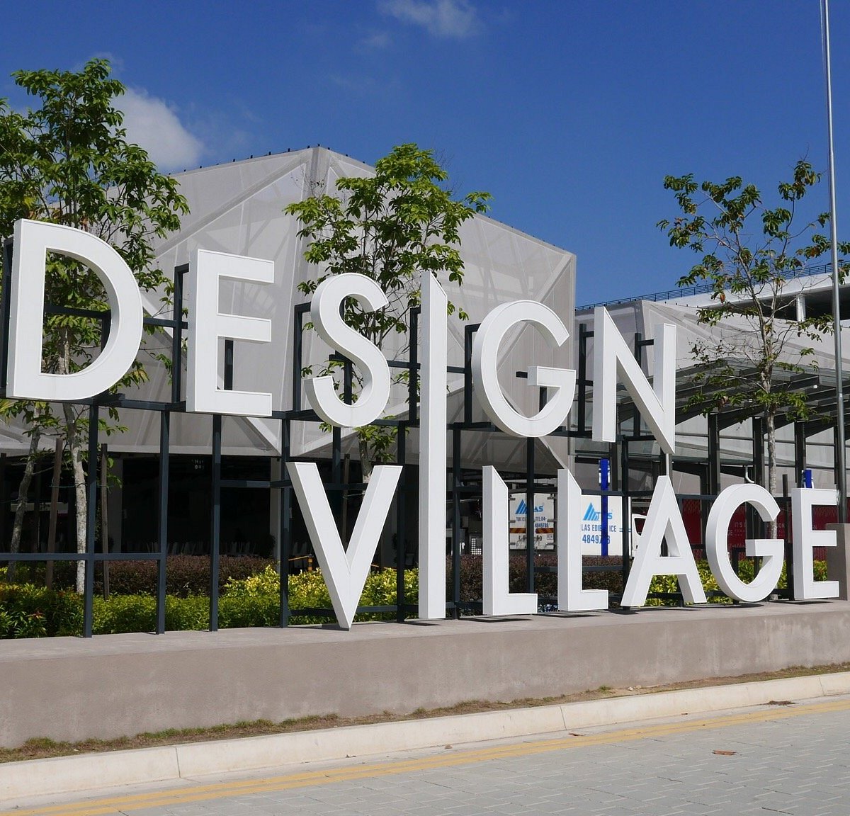 Head down to our Design Village outlet located in Penang ! Spend the  weekend with us 🎊🎉