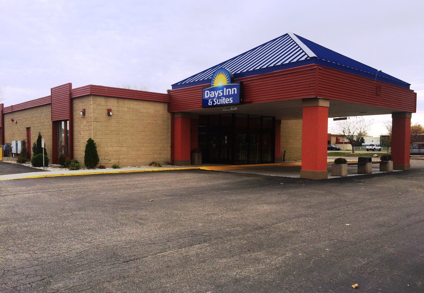 DAYS INN & SUITES BY WYNDHAM MT PLEASANT - Updated 2024 Prices & Motel ...