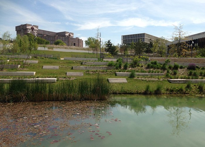 L'étang et parc en paliers