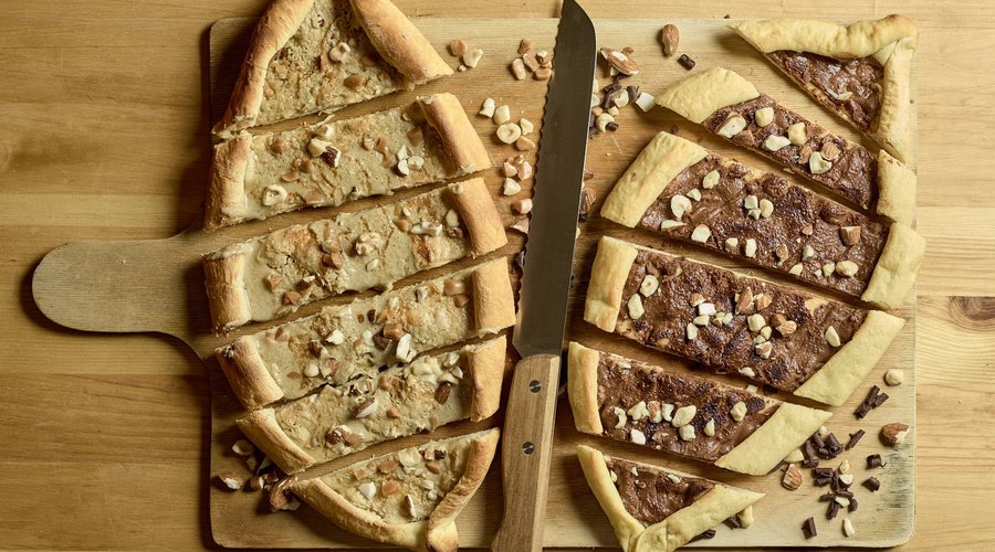 Les pidés sucrés ( pâte de sésame, sucre, miel, amandes et noix. Nutella, amandes et noix)