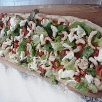Pizza con Gamberetti e...Ingredienti:• Gamberetti•Pomodori pachino•Rucola•Fior di latte• Maiones