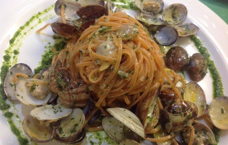 tagliolini rossi alle vongole veraci