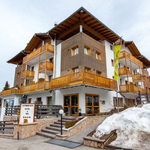 The Hotel Alpine Mugon