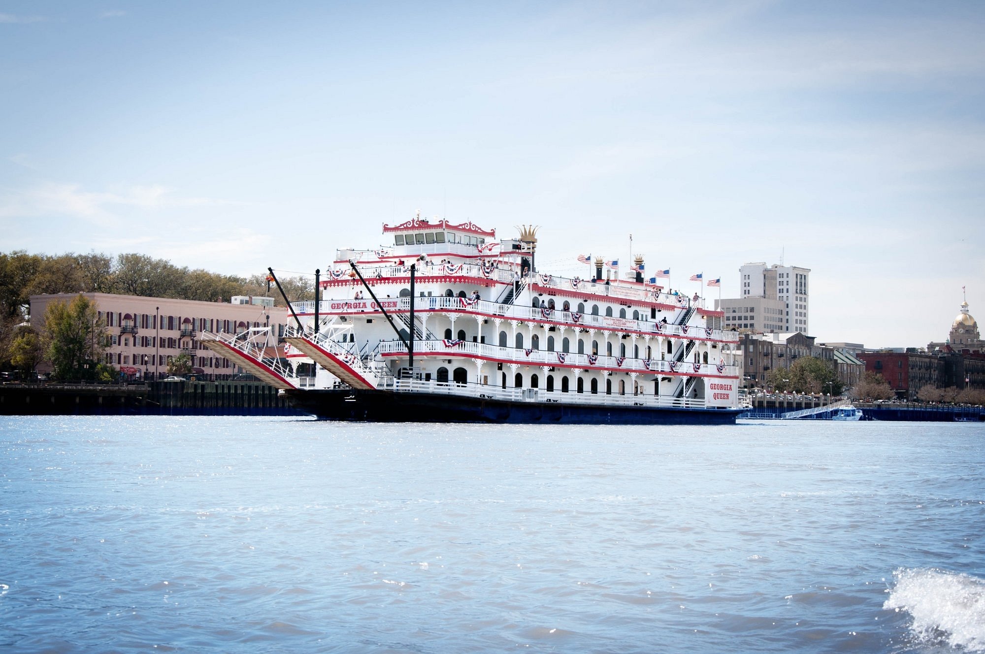 savannah riverboat cruises about