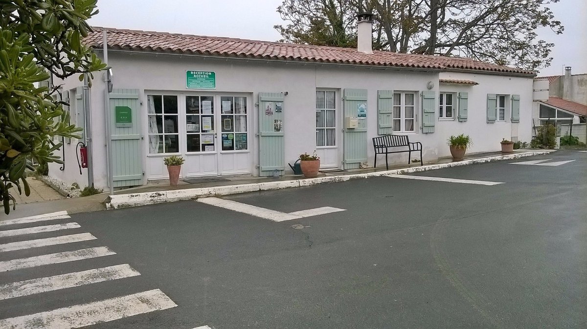 CAMPING MUNICIPAL LE REMONDEAU (La Couarde-sur-Mer) - Campground ...