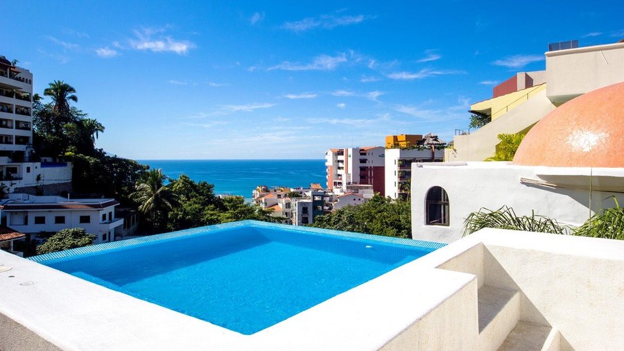 Infinity Pool 