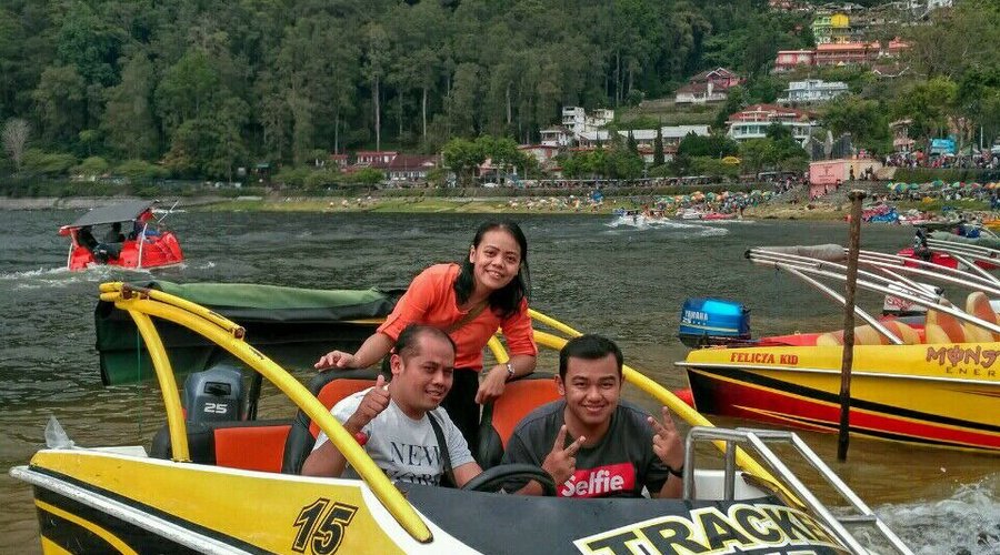 speed boat