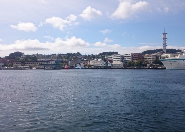 Leirvik havn sett fra Storddøra