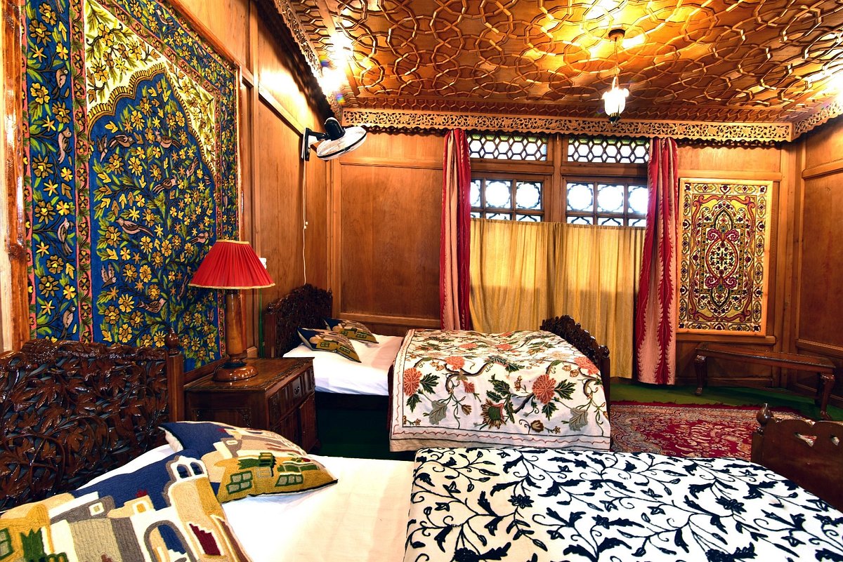 Houseboat inshallah, hotel in Srinagar