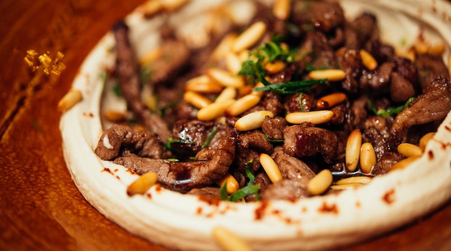 Humus with marinated cubed leg of lamb