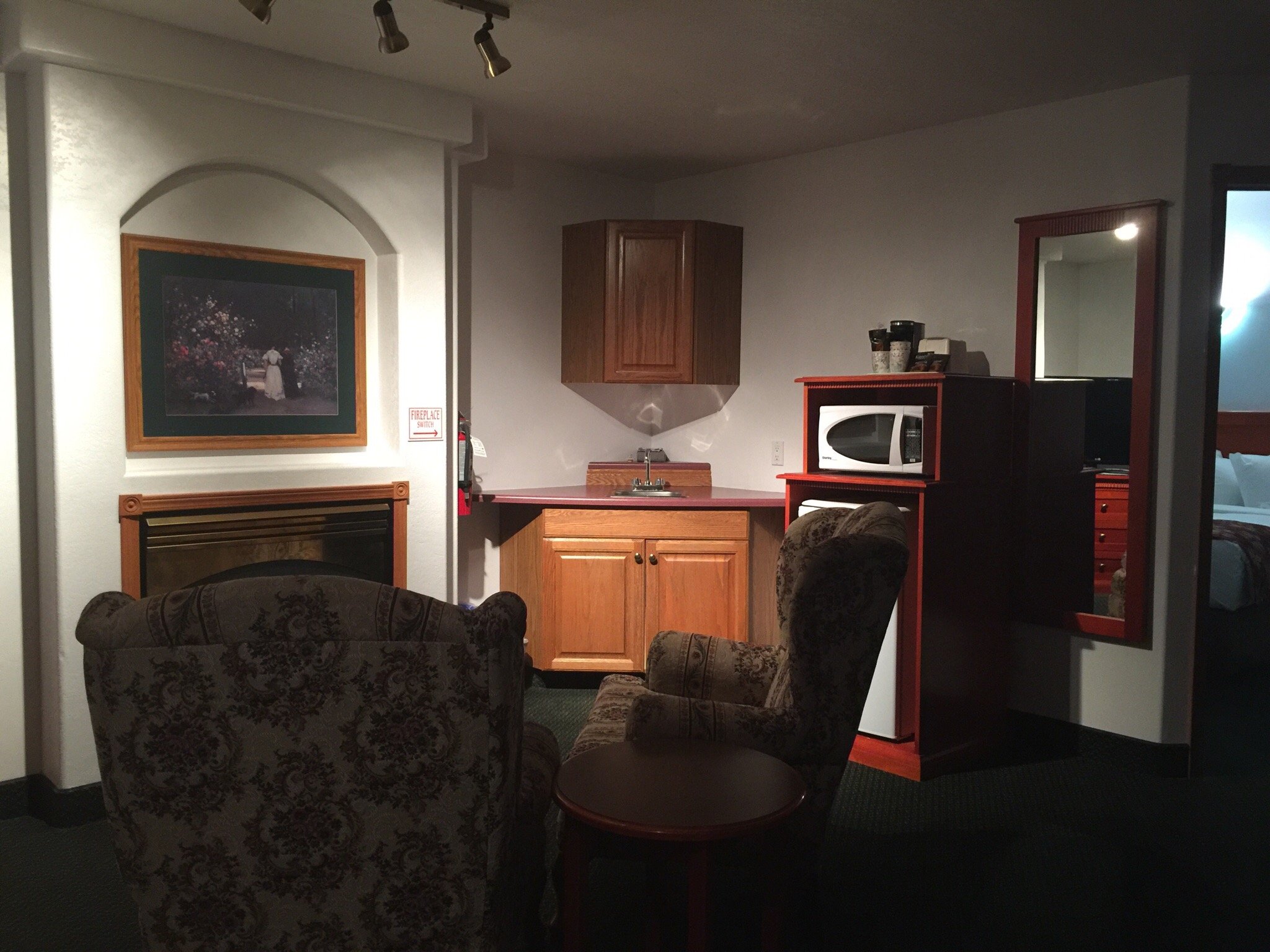 Hotel photo 7 of White Wolf Inn.