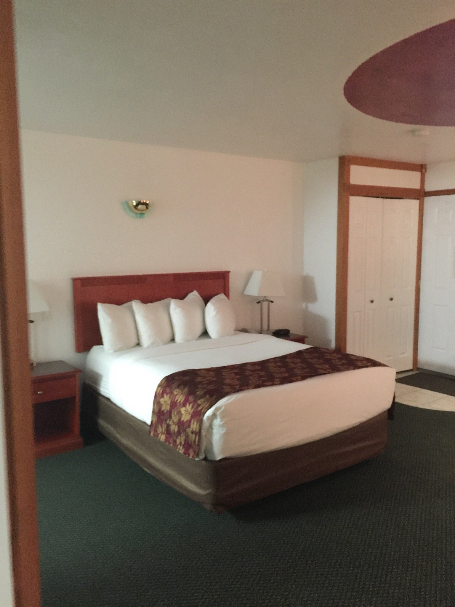Hotel photo 5 of White Wolf Inn.