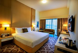 Metropolitan Hotel Dubai in Dubai, image may contain: Dorm Room, Furniture, Monitor, Screen